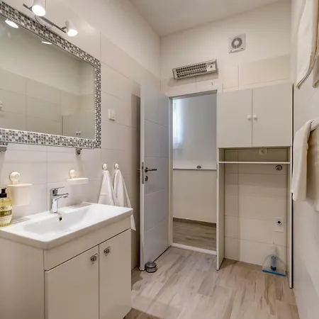 Temple Luxury 3 *